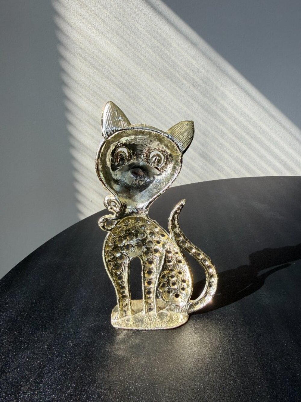 2/$50 🌸 Vintage Torino Gold Tone Cat Earring Holder – Metal Jewelry Stand - Picture 6 of 7